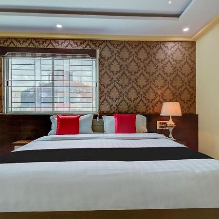 Capital O 5381 The Emirates Hotel Bangalore Bagian luar foto