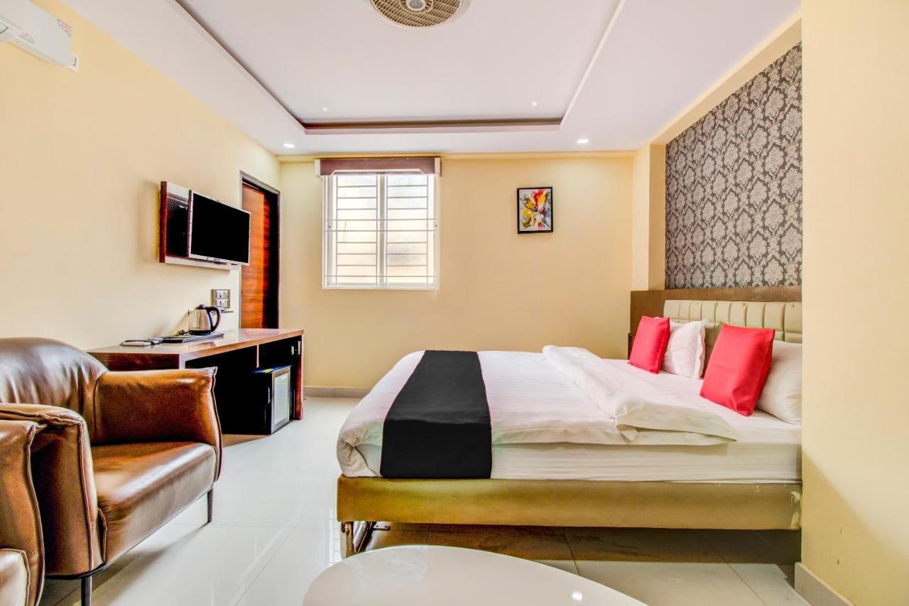 Capital O 5381 The Emirates Hotel Bangalore Bagian luar foto