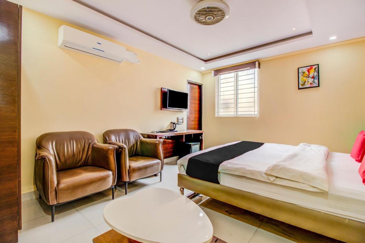 Capital O 5381 The Emirates Hotel Bangalore Bagian luar foto