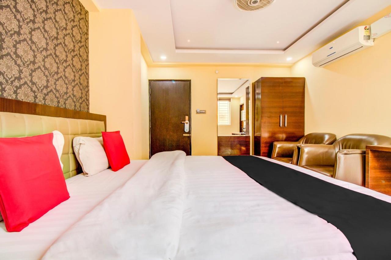 Capital O 5381 The Emirates Hotel Bangalore Bagian luar foto