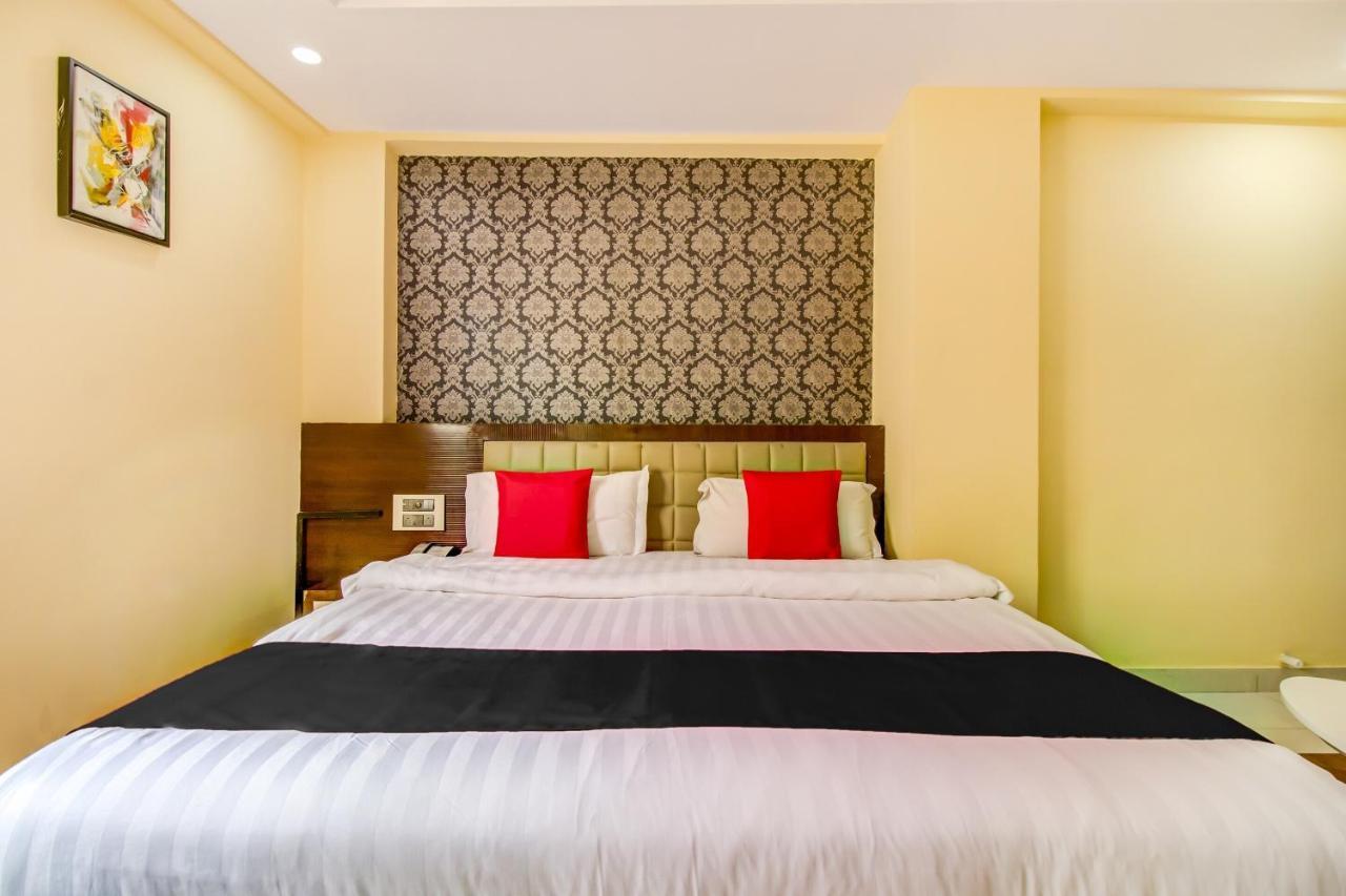 Capital O 5381 The Emirates Hotel Bangalore Bagian luar foto