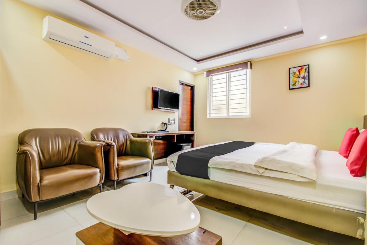 Capital O 5381 The Emirates Hotel Bangalore Bagian luar foto