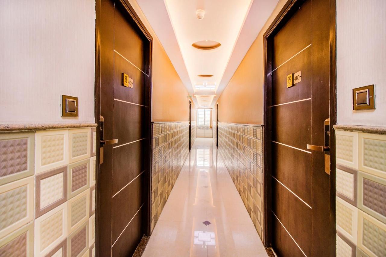 Capital O 5381 The Emirates Hotel Bangalore Bagian luar foto