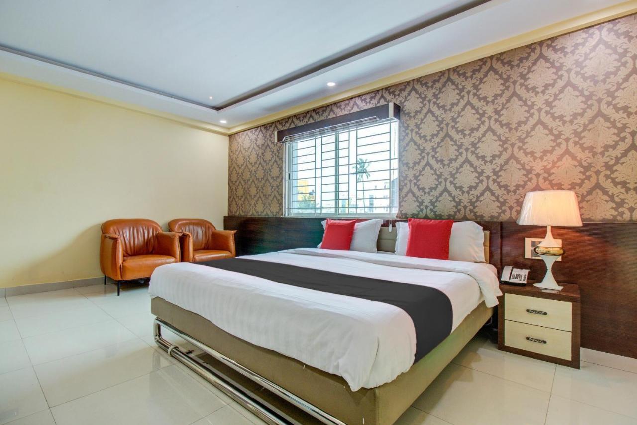 Capital O 5381 The Emirates Hotel Bangalore Bagian luar foto