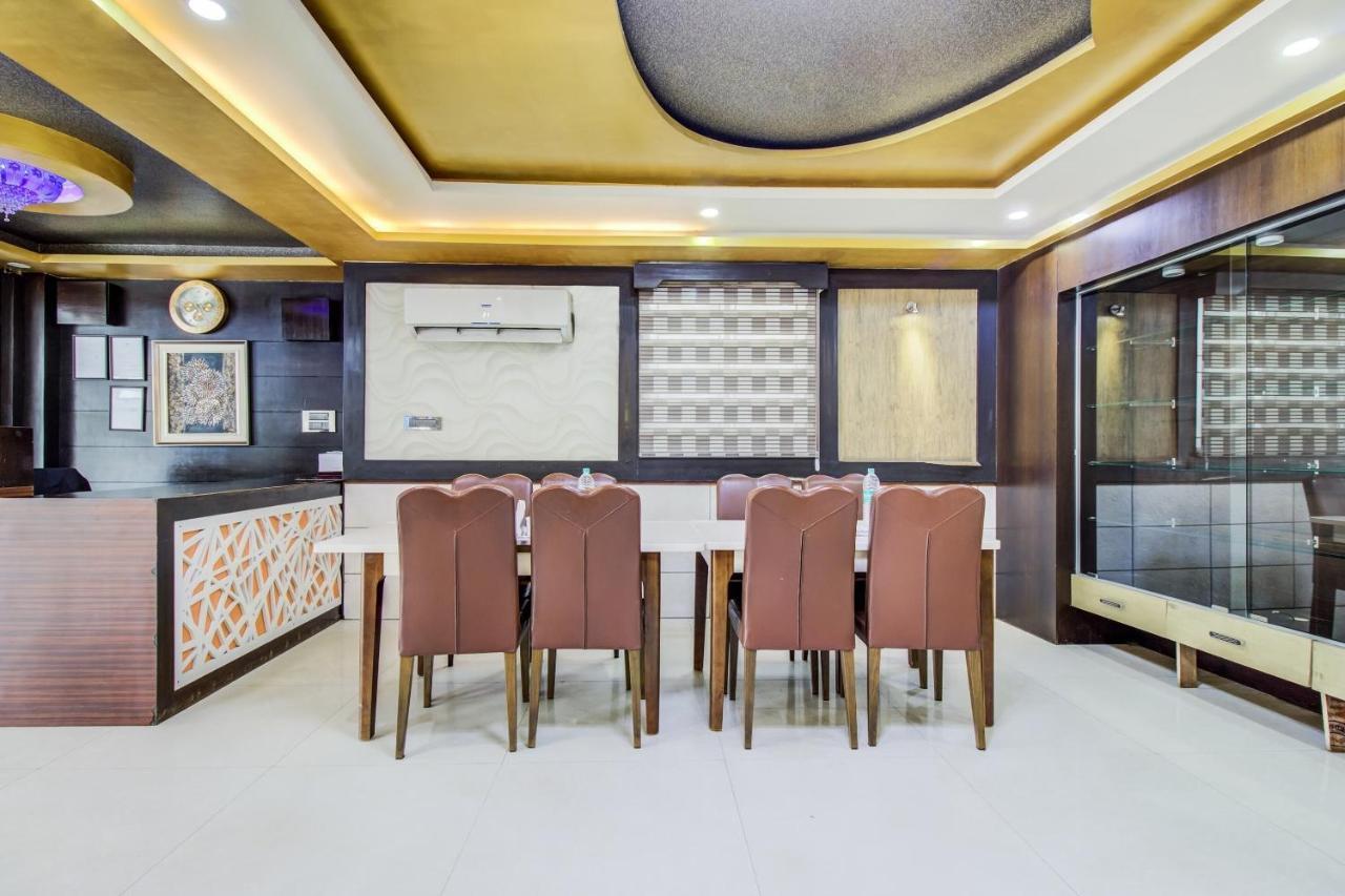 Capital O 5381 The Emirates Hotel Bangalore Bagian luar foto
